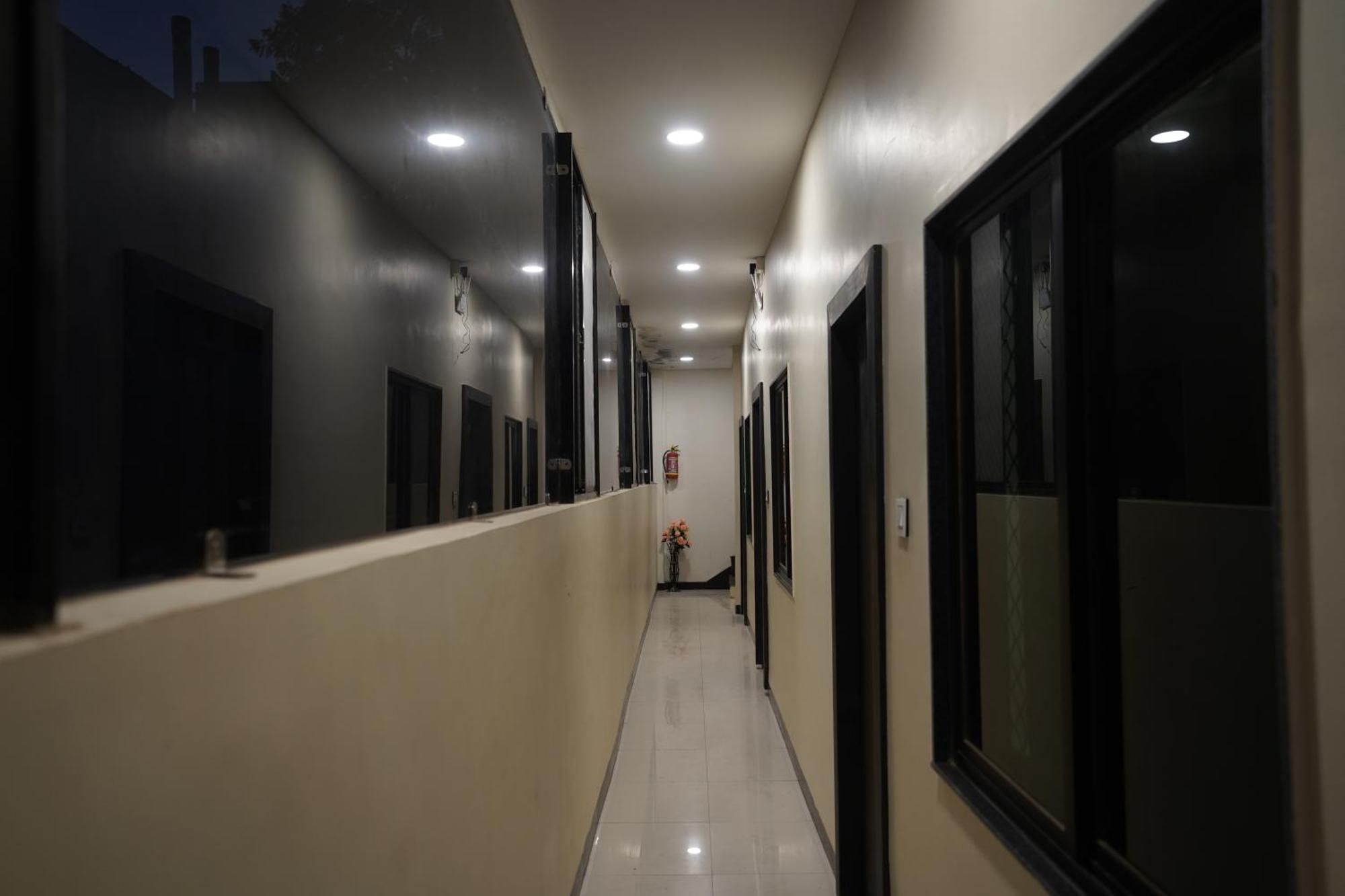 Hotel Dev Kripa Ujjain Eksteriør bilde