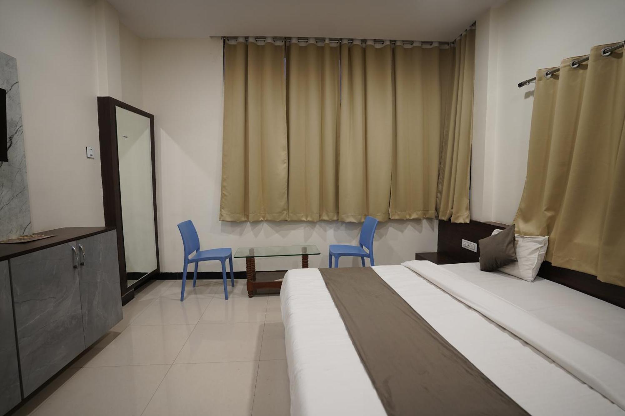 Hotel Dev Kripa Ujjain Eksteriør bilde
