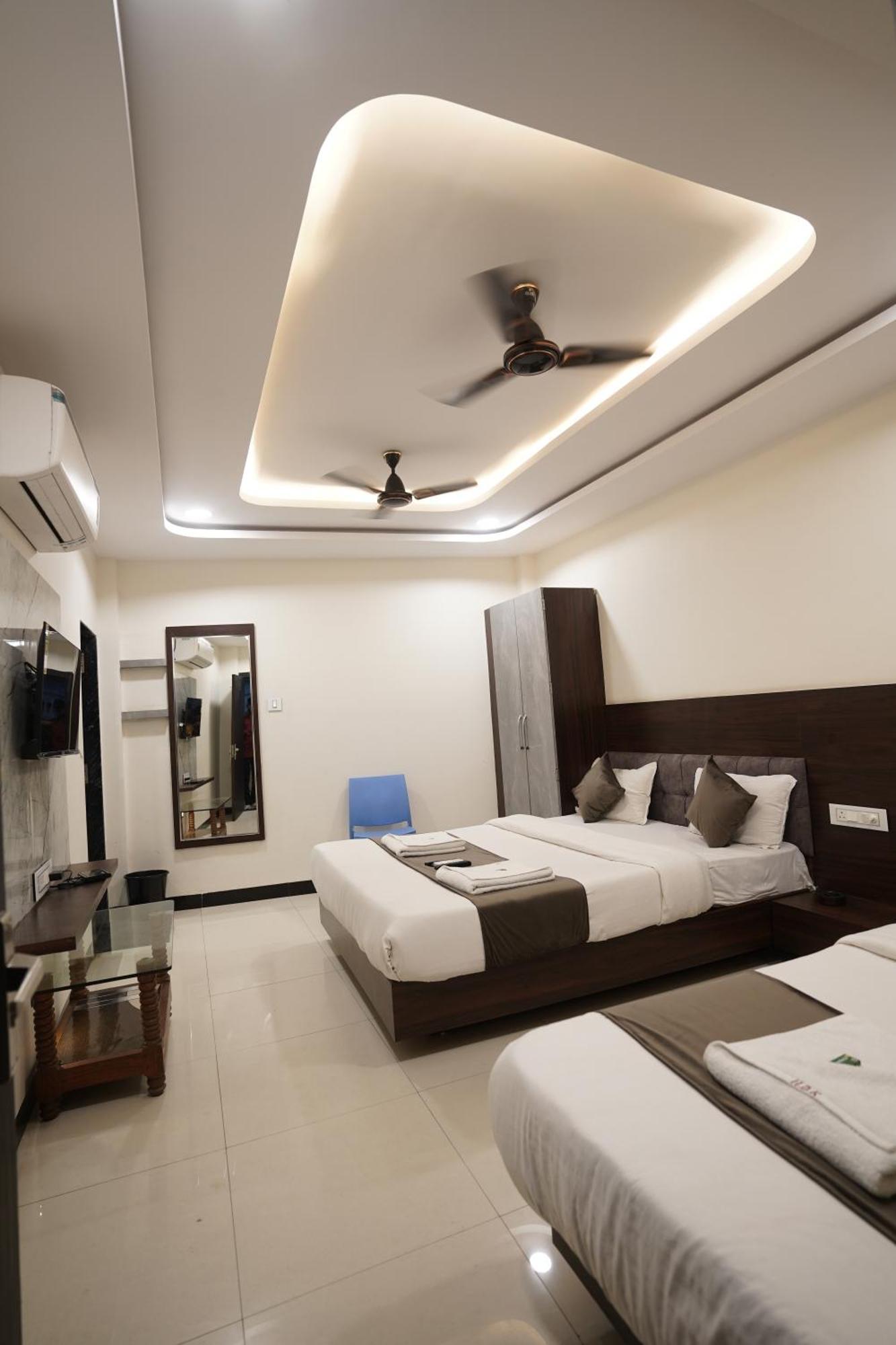Hotel Dev Kripa Ujjain Eksteriør bilde