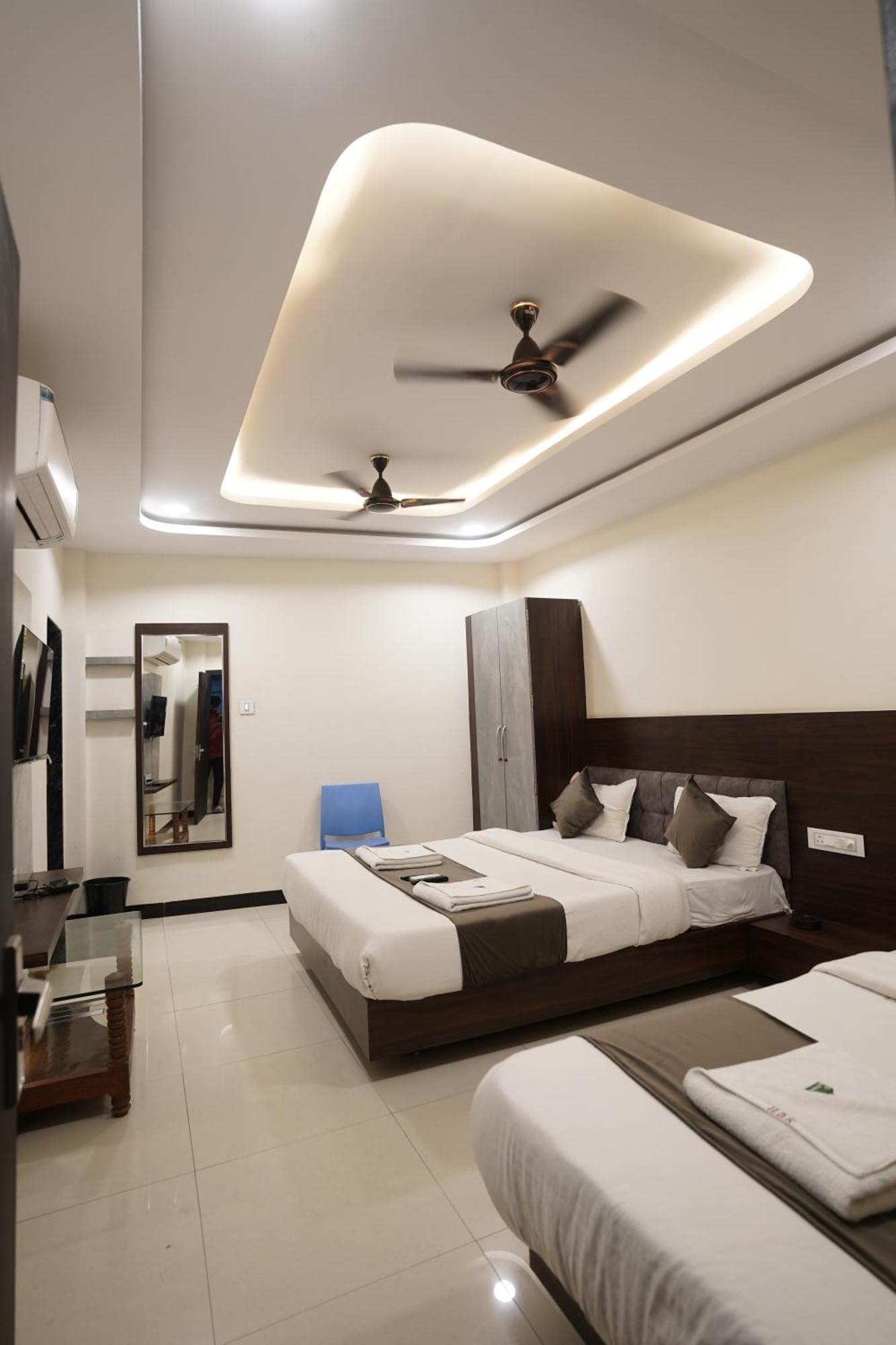 Hotel Dev Kripa Ujjain Eksteriør bilde