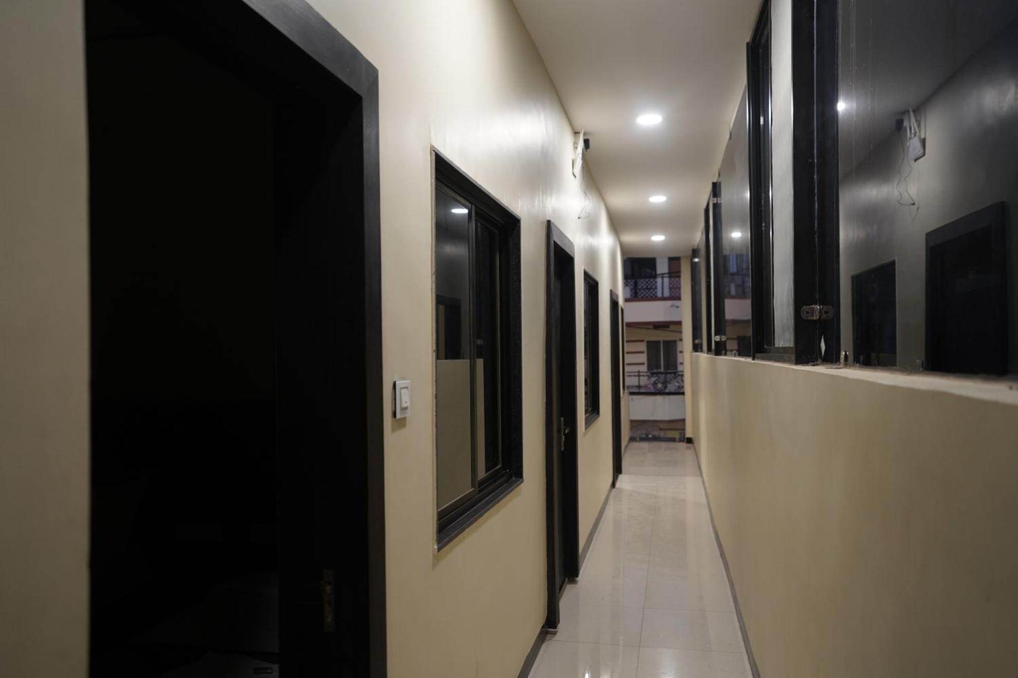 Hotel Dev Kripa Ujjain Eksteriør bilde