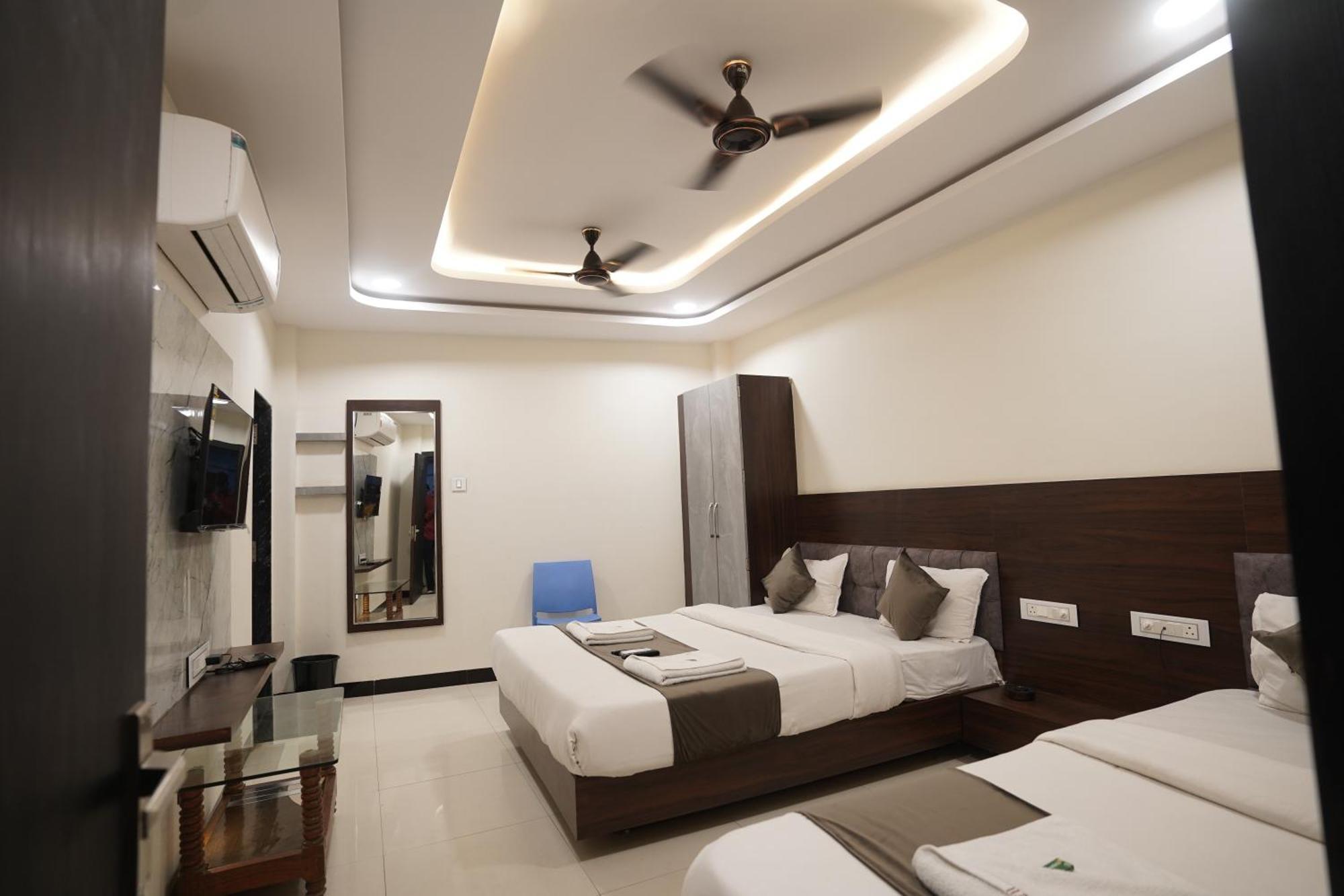 Hotel Dev Kripa Ujjain Eksteriør bilde