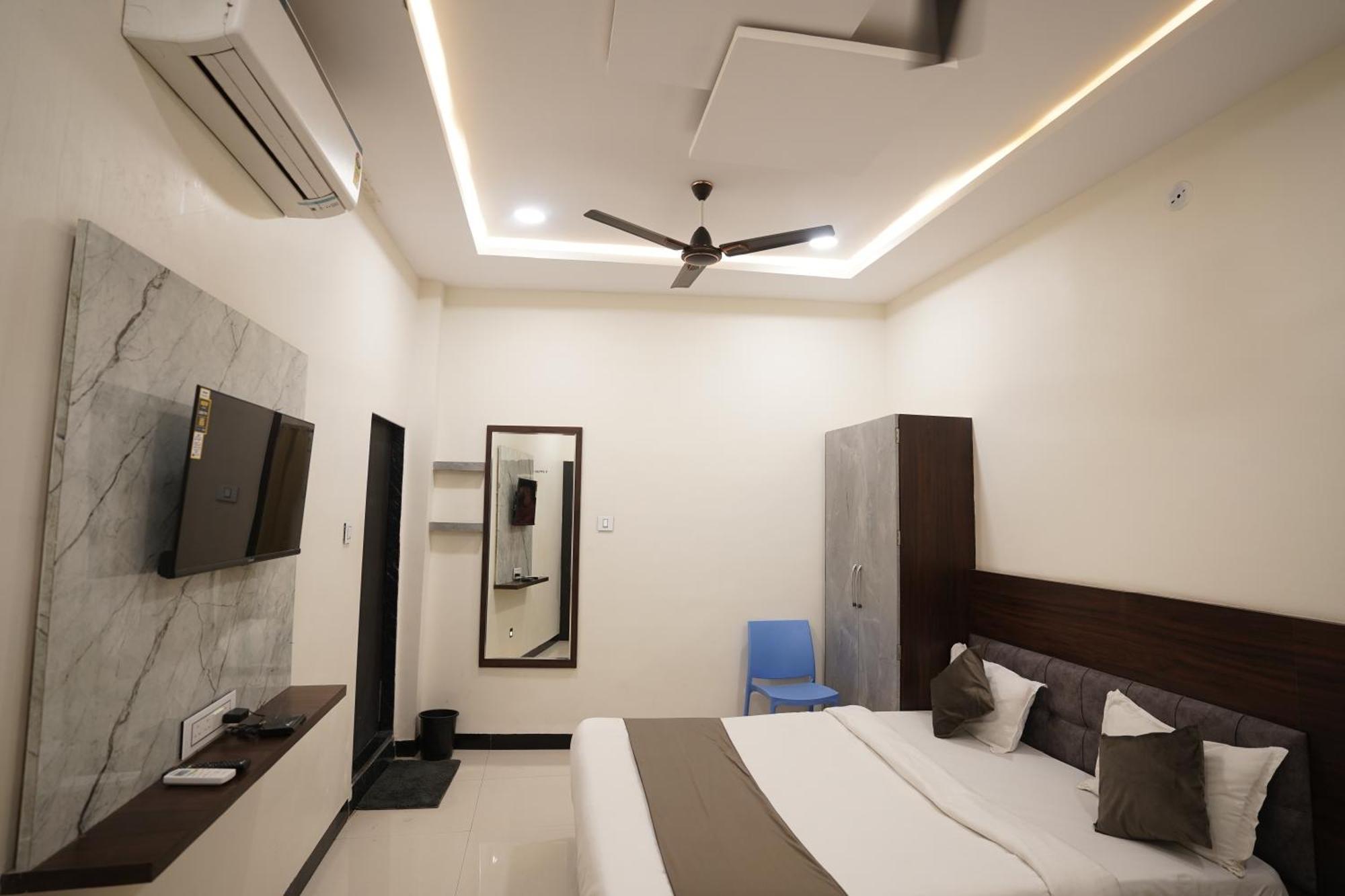 Hotel Dev Kripa Ujjain Eksteriør bilde