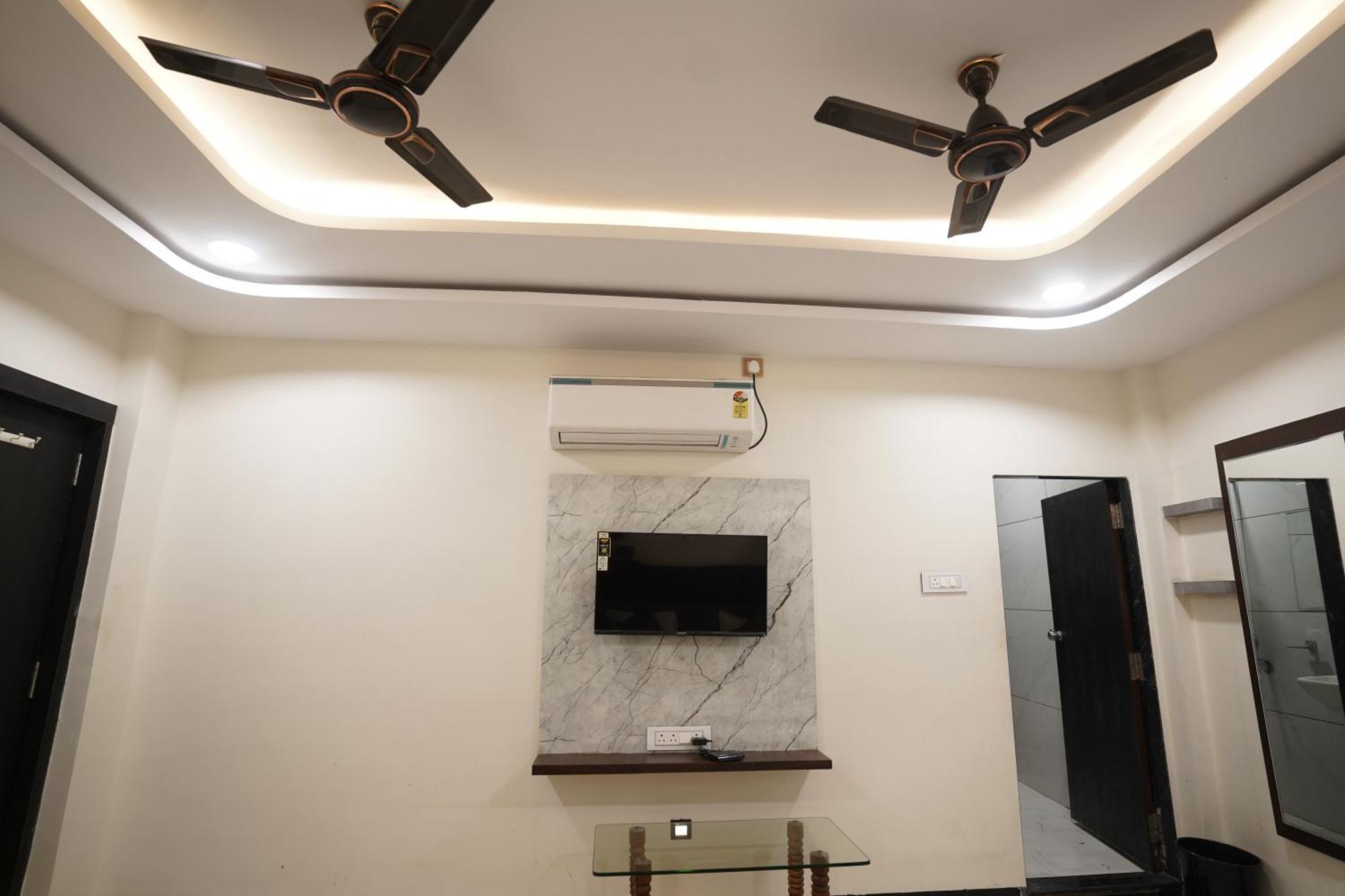 Hotel Dev Kripa Ujjain Eksteriør bilde