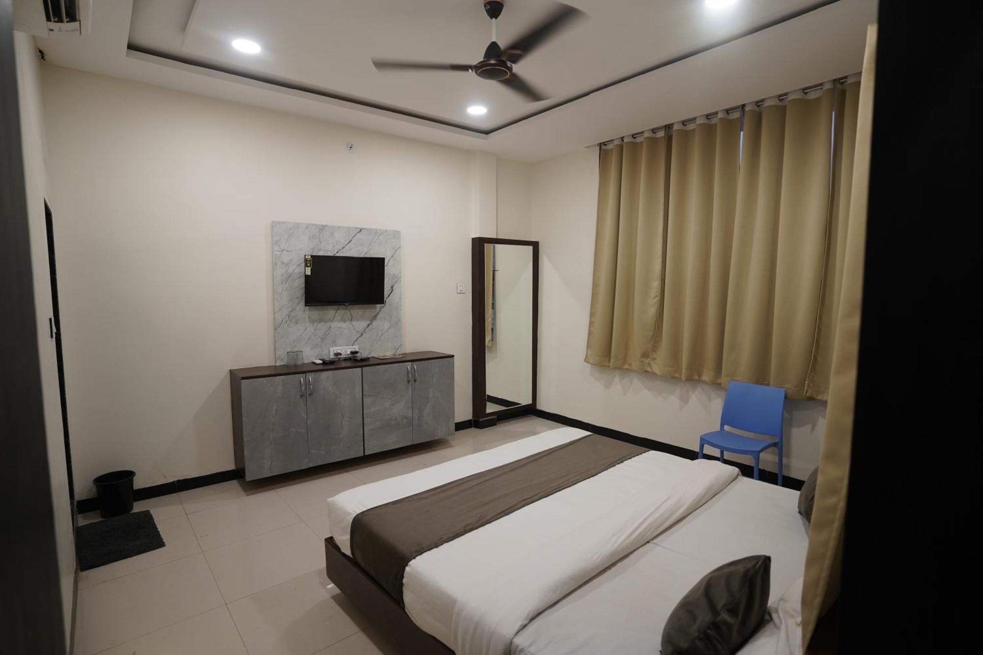 Hotel Dev Kripa Ujjain Eksteriør bilde