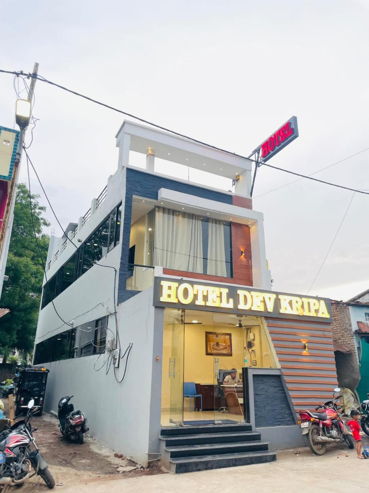 Hotel Dev Kripa Ujjain Eksteriør bilde