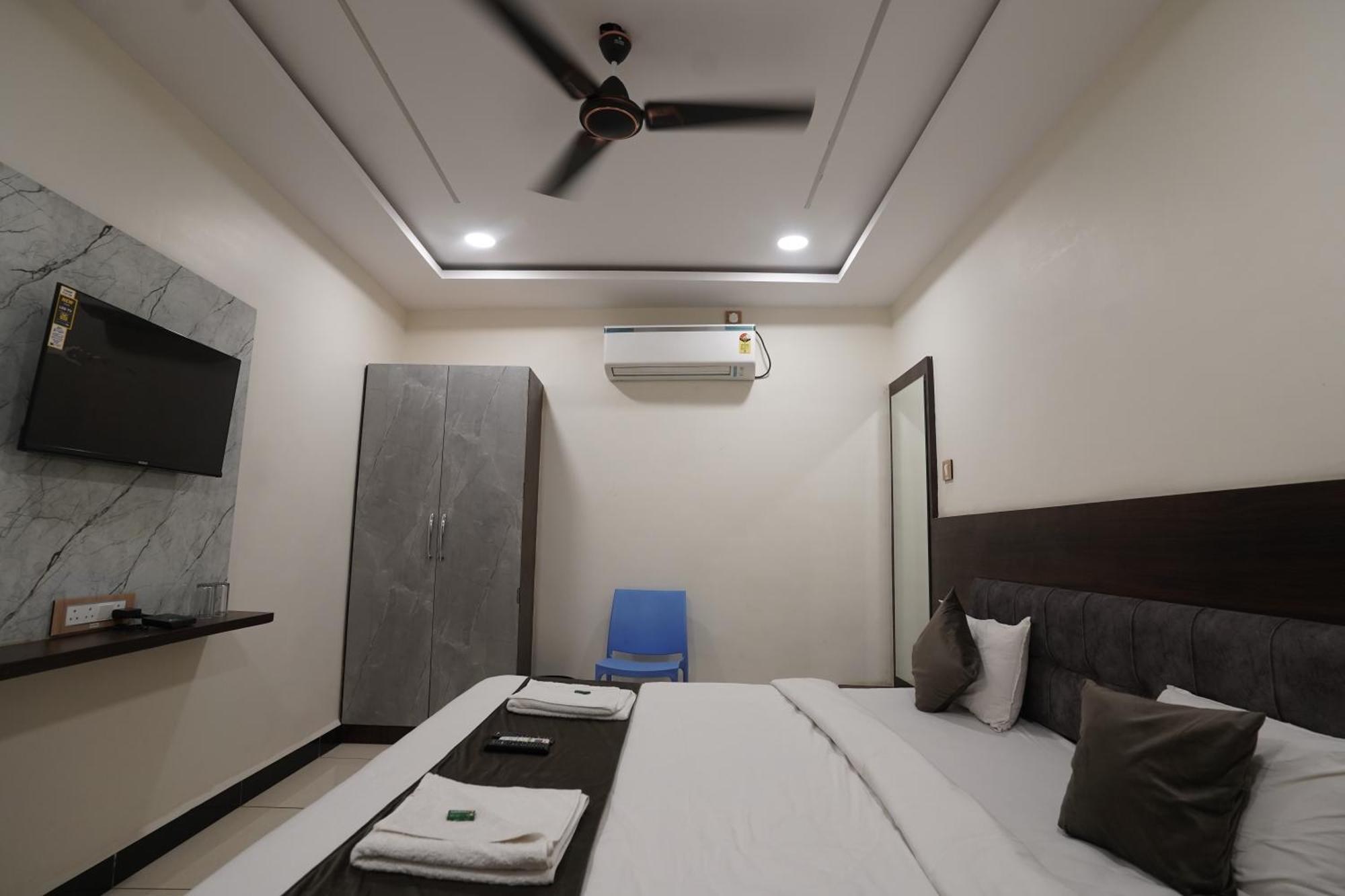 Hotel Dev Kripa Ujjain Eksteriør bilde